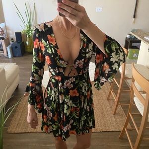 Bell sleeved casual dress